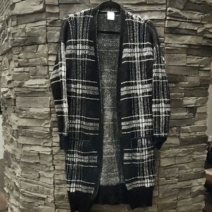 Womans Black and White Plaid Sweater